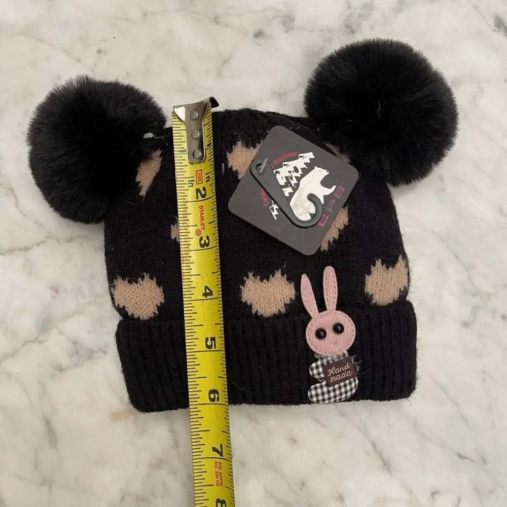 New infant’s knit hats with faux fur inner